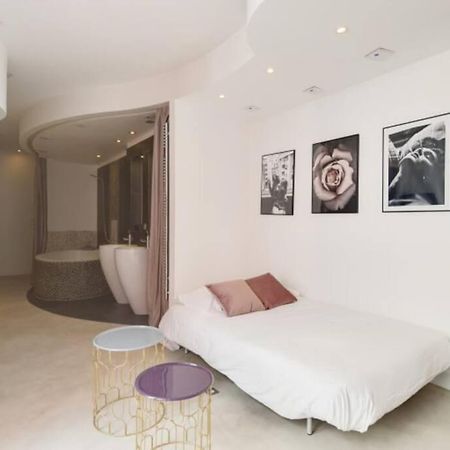 Magnifique Appartement Parisien - Marais ภายนอก รูปภาพ