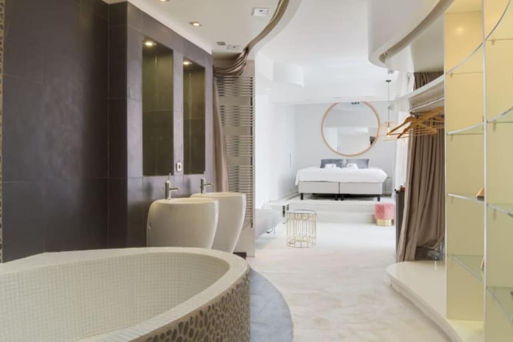 Magnifique Appartement Parisien - Marais ภายนอก รูปภาพ